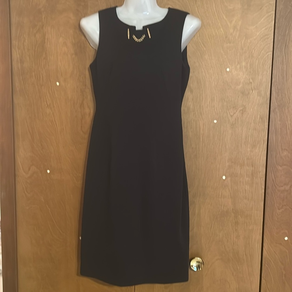 Sleeveless dress with long zipper